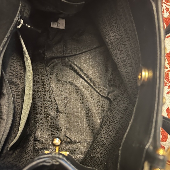 Authentic Vintage Gianni Versace blk leather bag with gold hardware - Picture 6 of 11